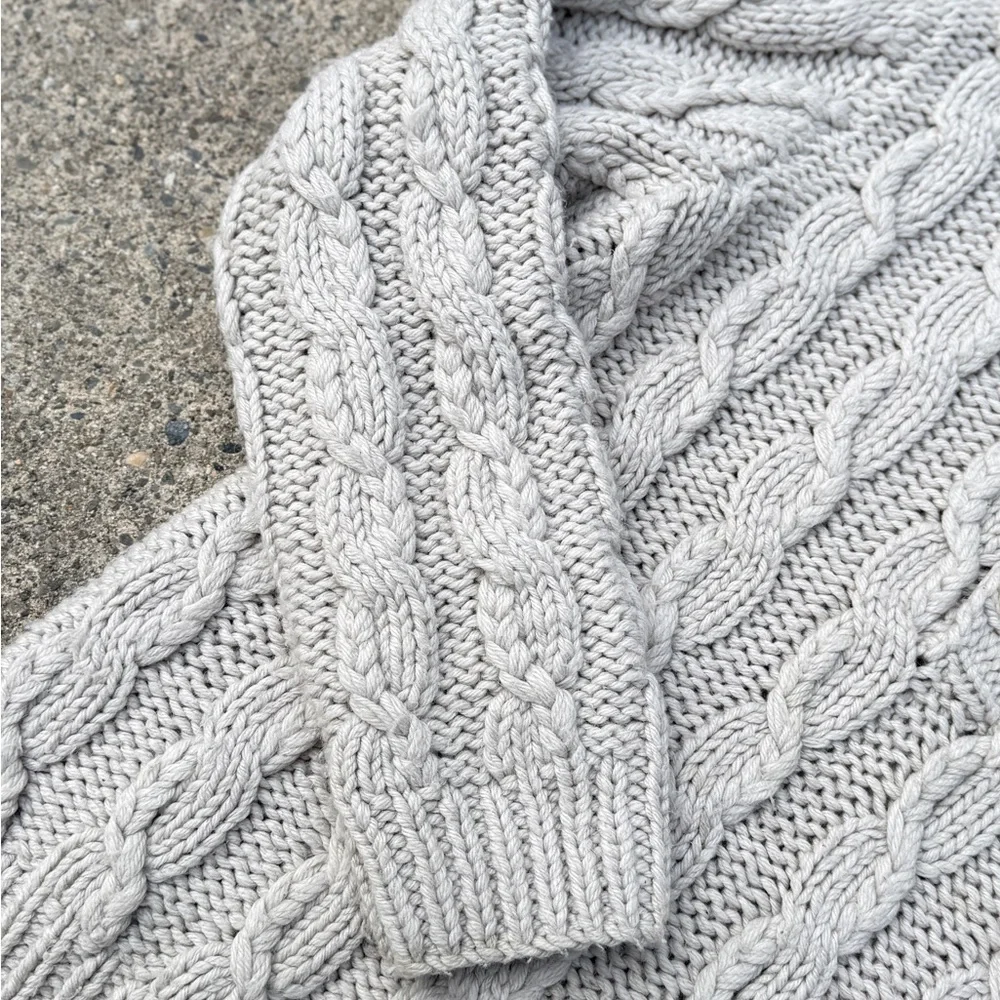 Club Monaco Cable Knit Quarter Neck -Button Sweater – Light Gray – Size L